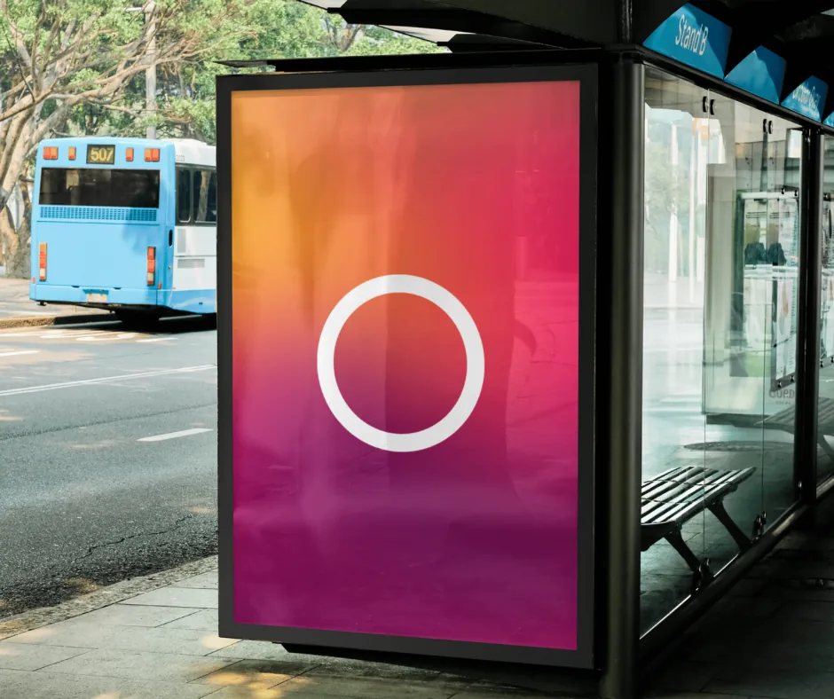 Mídia Digital Place em Abrigo de ônibus mídia OOH